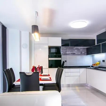 Apartman Paola Vrh  Buitenkant foto