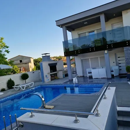 Apartman Paola Vrh  Buitenkant foto